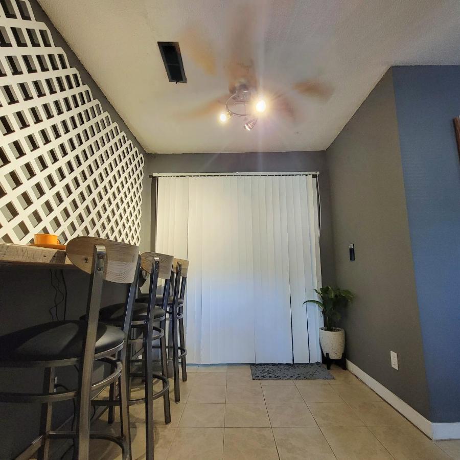Hi-Tek-Duplex A-Two 75In 4K Led Villa Charleston Exterior photo